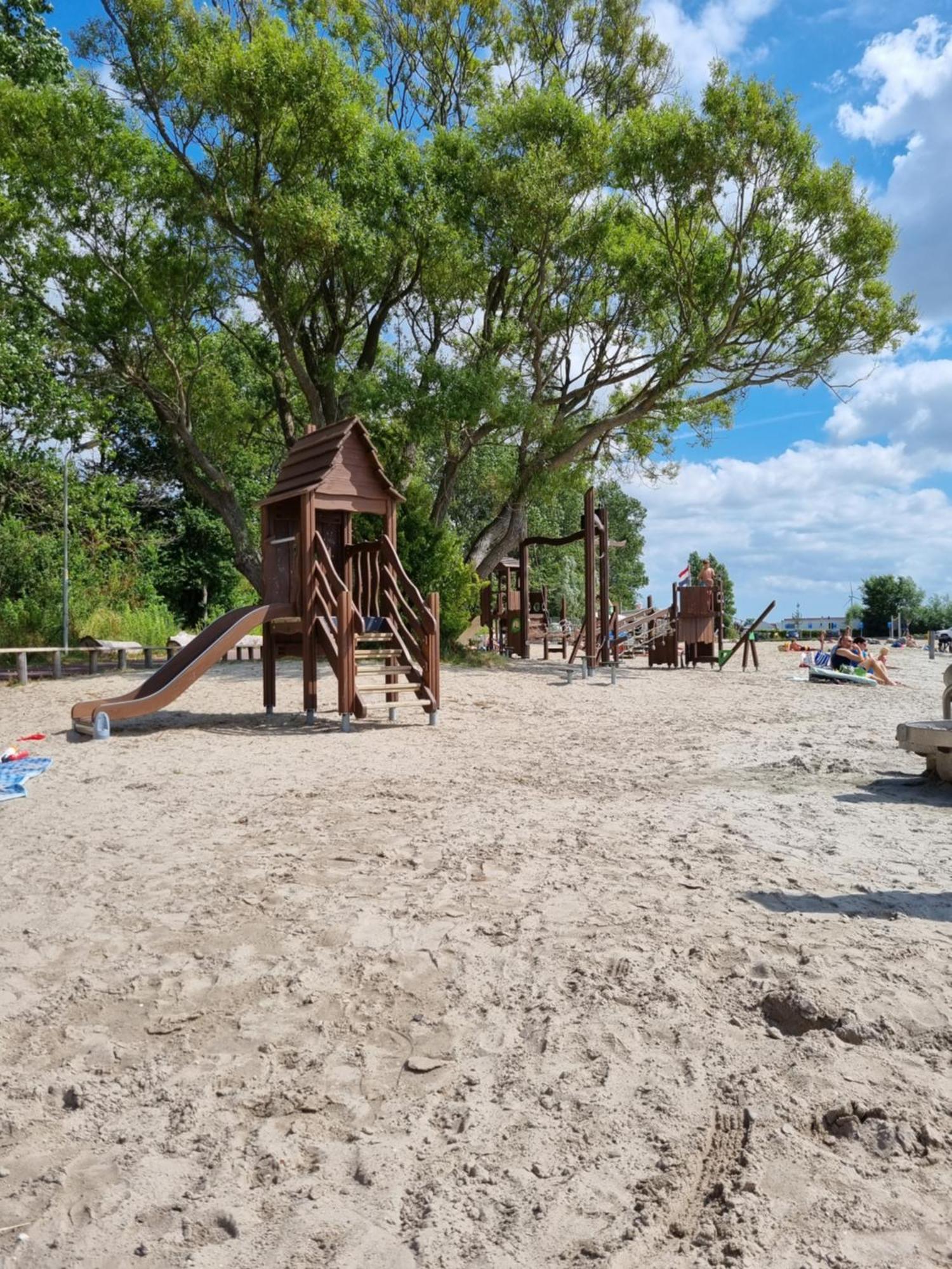 Camping De Tulpenweide Lege Kampeerplaats, Lege Plaats Op Het Gras Zonder Bed Breezand エクステリア 写真