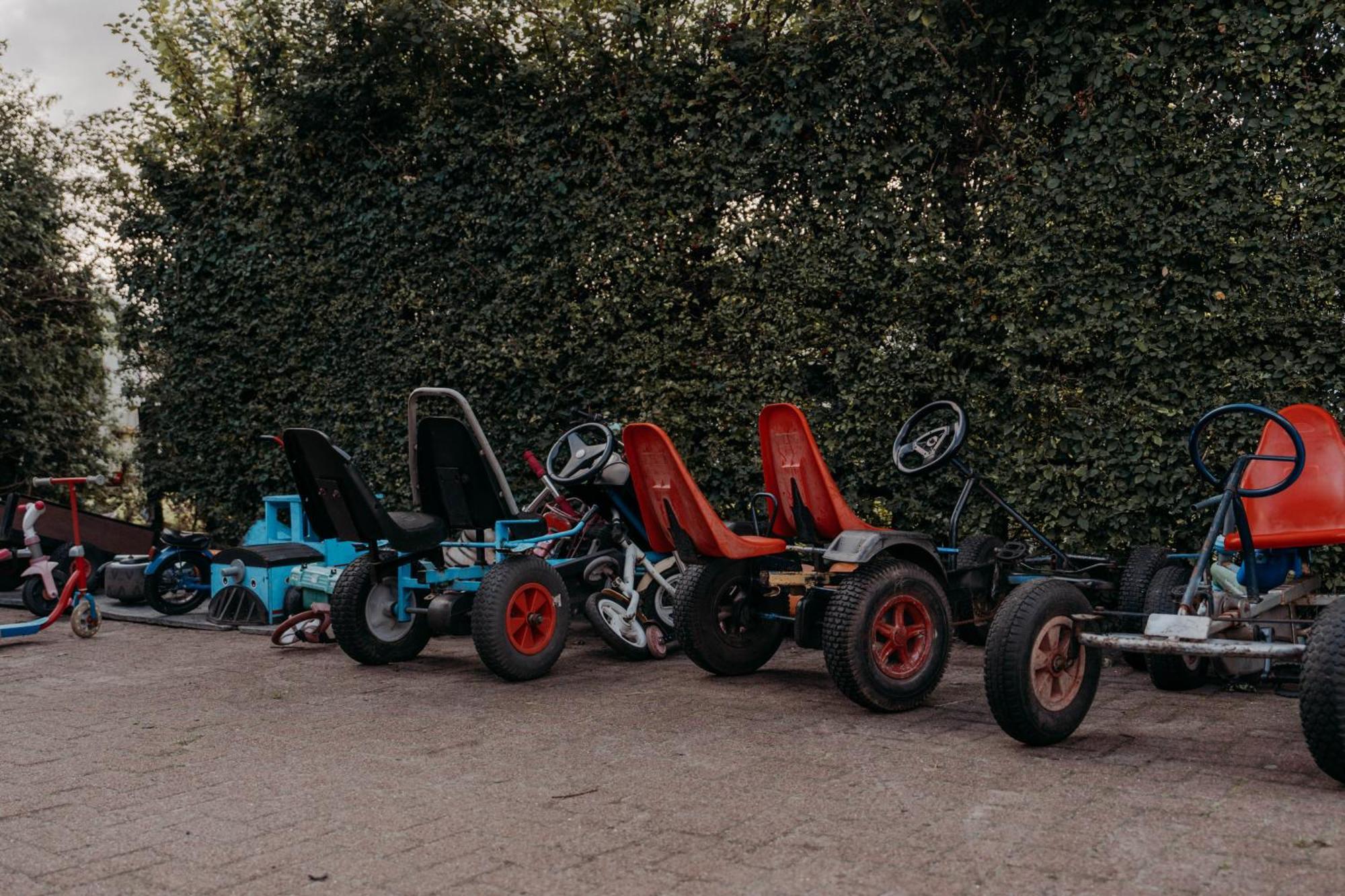 Camping De Tulpenweide Lege Kampeerplaats, Lege Plaats Op Het Gras Zonder Bed Breezand エクステリア 写真