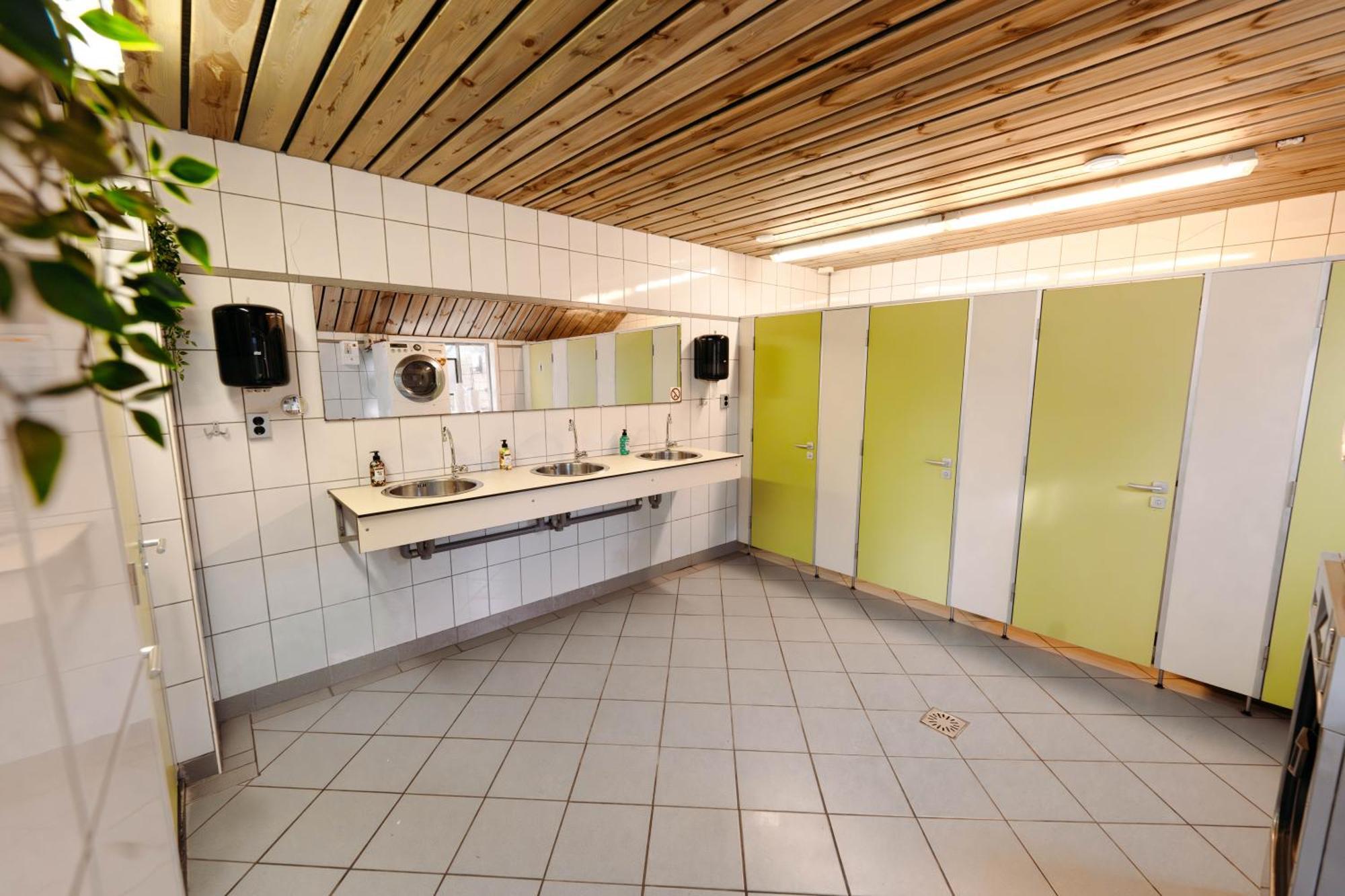 Camping De Tulpenweide Lege Kampeerplaats, Lege Plaats Op Het Gras Zonder Bed Breezand 部屋 写真