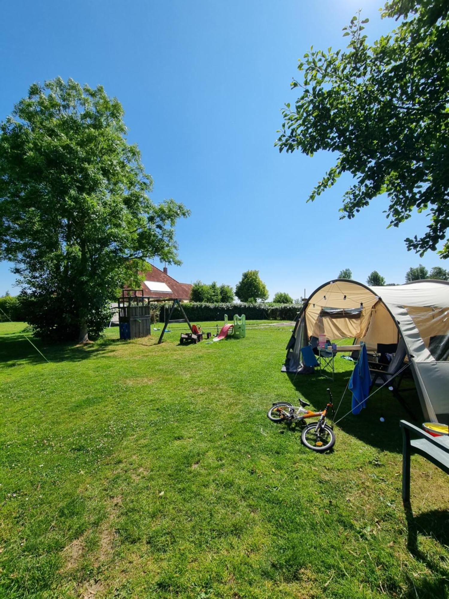 Camping De Tulpenweide Lege Kampeerplaats, Lege Plaats Op Het Gras Zonder Bed Breezand 部屋 写真