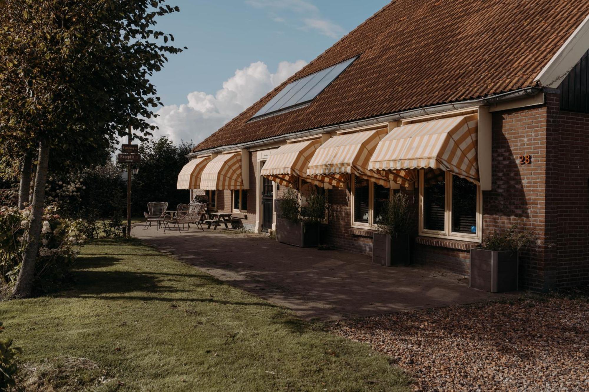 Camping De Tulpenweide Lege Kampeerplaats, Lege Plaats Op Het Gras Zonder Bed Breezand エクステリア 写真